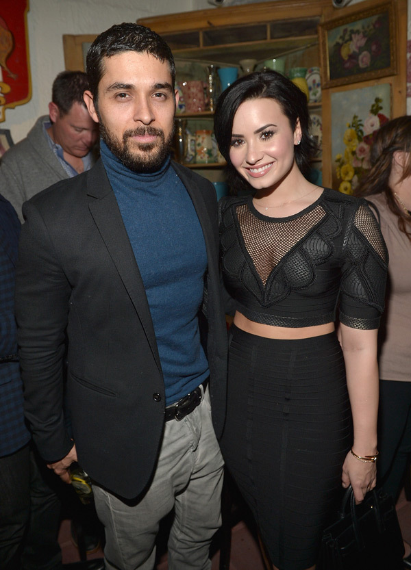 OMG! Did Demi Lovato & Wilmer Valderrama SECRETLY Get Back Together? OMG! Did Demi Lovato & Wilmer Valderrama SECRETLY Get Back Together?