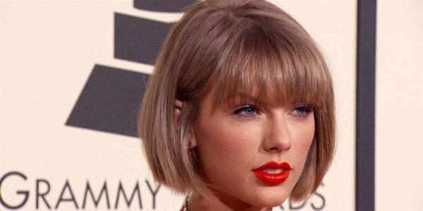 Taylor Swift’s Thanksgiving Timeline Taylor Swift’s Thanksgiving Timeline