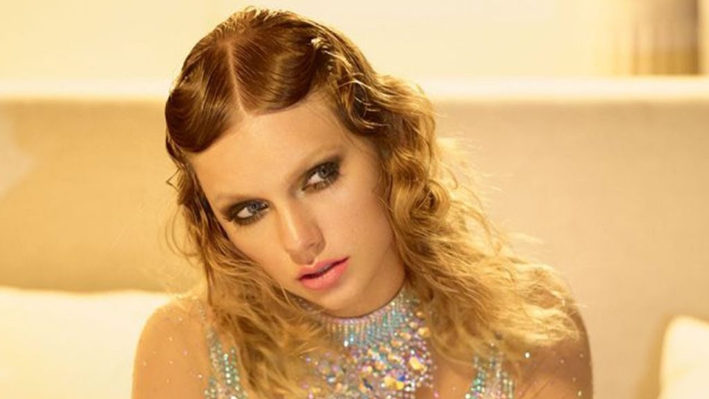 Taylor Swift Fans FUMING After DJ who Groped her gets NEW Radio Station Gig Taylor Swift Fans FUMING After DJ who Groped her gets NEW Radio Station Gig