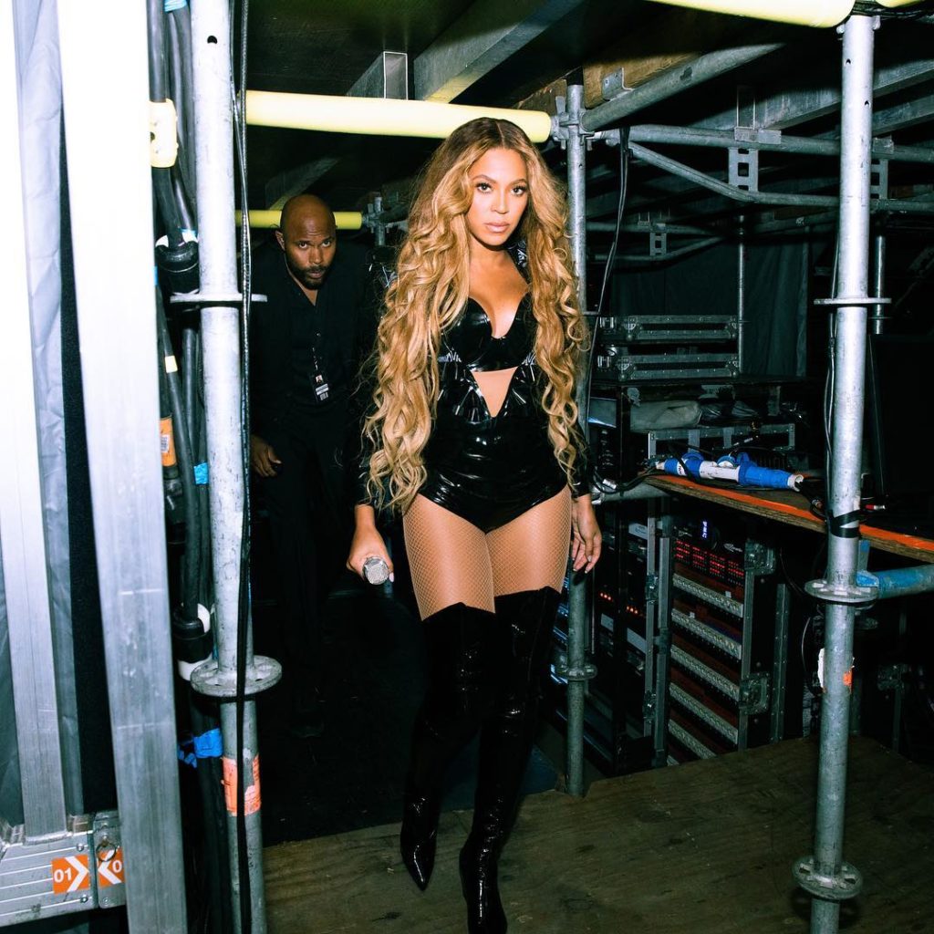 Beyonce fans react hilariously after she shares emotional message – and second Instagram caption ever Beyonce fans react hilariously after she shares emotional message – and second Instagram caption ever