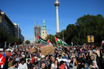 Live: Thousands attend “all eyes on Gaza” rally in Berlin